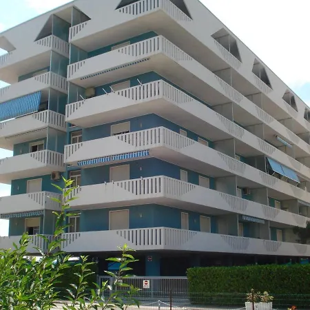 Lejlighed Colorful Flat Just 200m From The